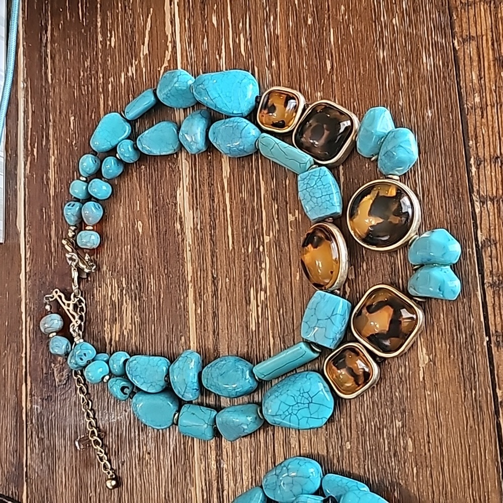 Matching turquoise and leopard necklace and bracelet set